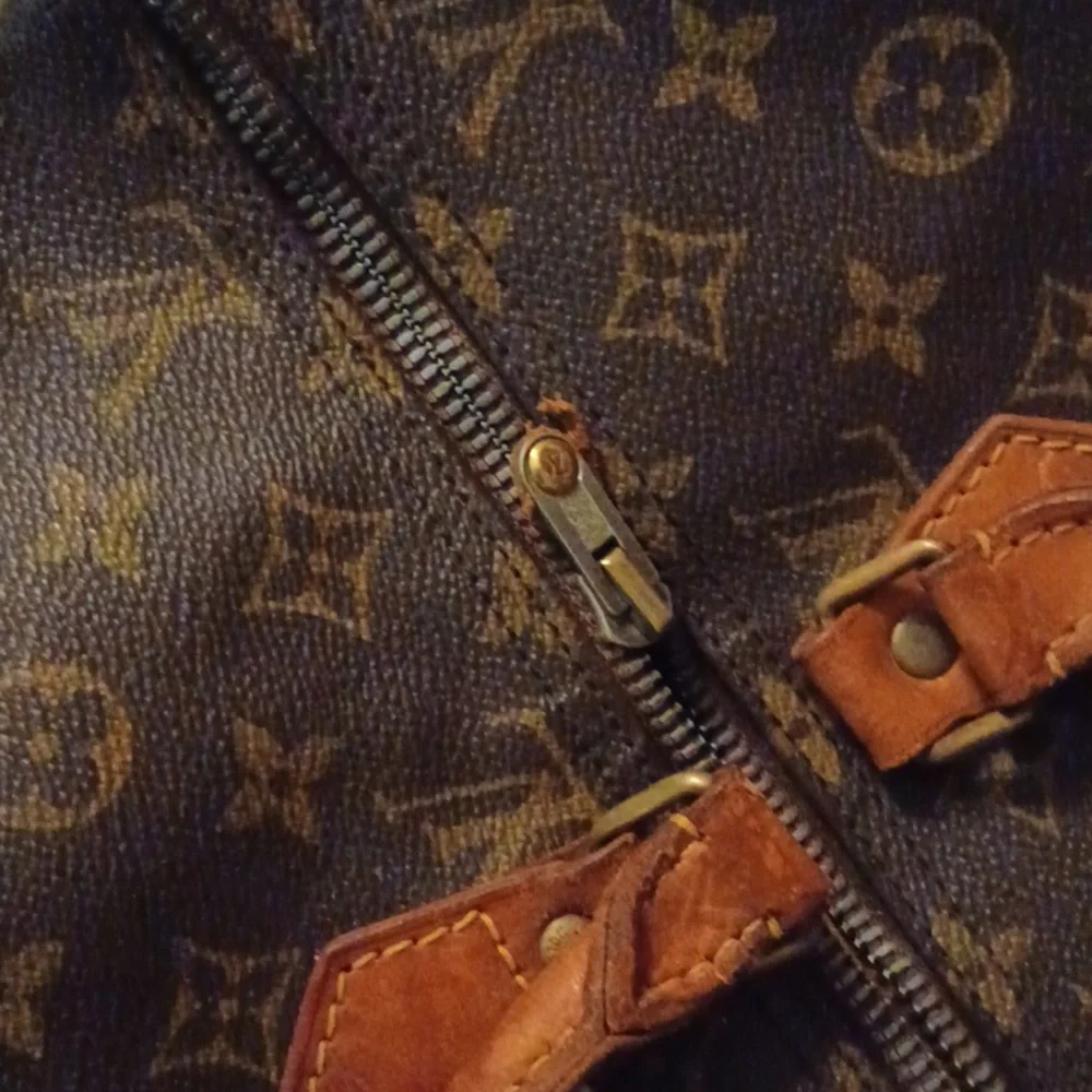 LV MONOGRAM SPEEDY 40. As Is. Authentic. Sales are final. LV Dustbag included - Picture 5 of 9